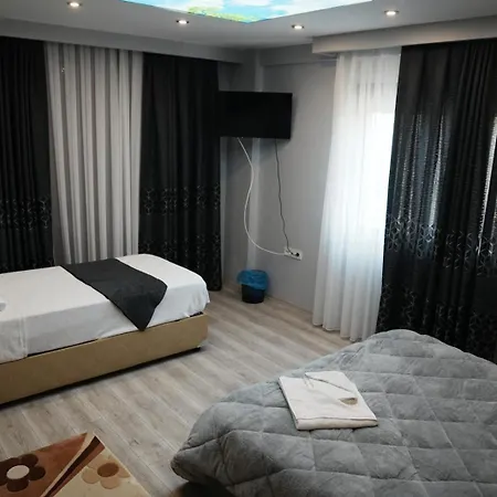 Birds Aparthotel