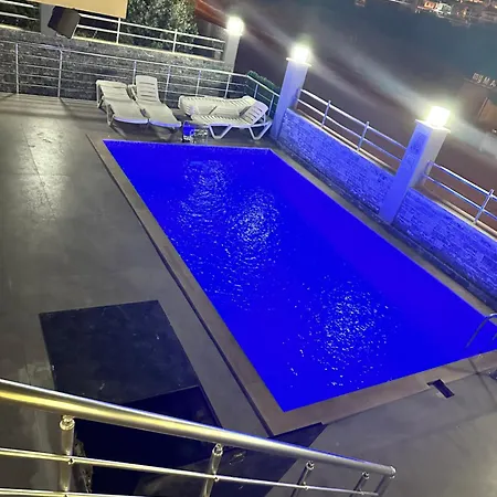 Birds アパートホテル